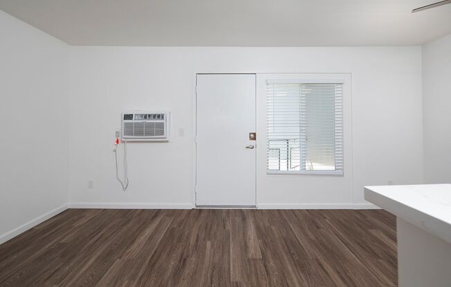 1 bed, 1 bath, $2,095, Unit 23