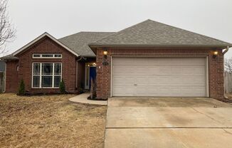 3 bedroom 2 bath modern style home minutes from Centerton Main!!