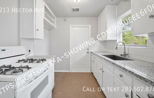 1213 HECTOR AVE