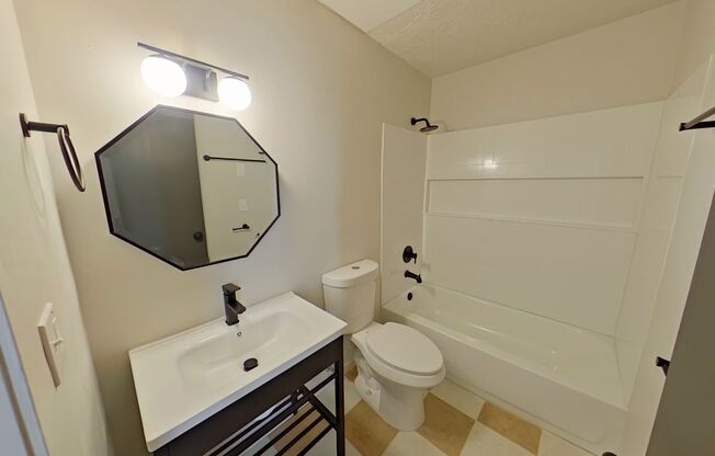 2 beds, 1 bath, 647 sqft, $1,660, Unit 29A