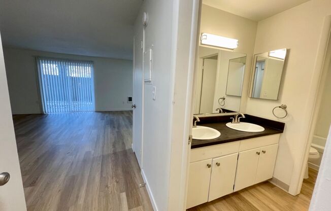 1 bed, 1 bath, $1,055, Unit 9003