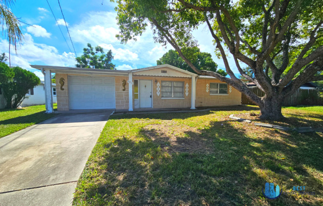 2 Bedroom, 1 Bath House in Port Richey with HUGE FENCED YARD! Move-In Special! 50% off the first month's rent!