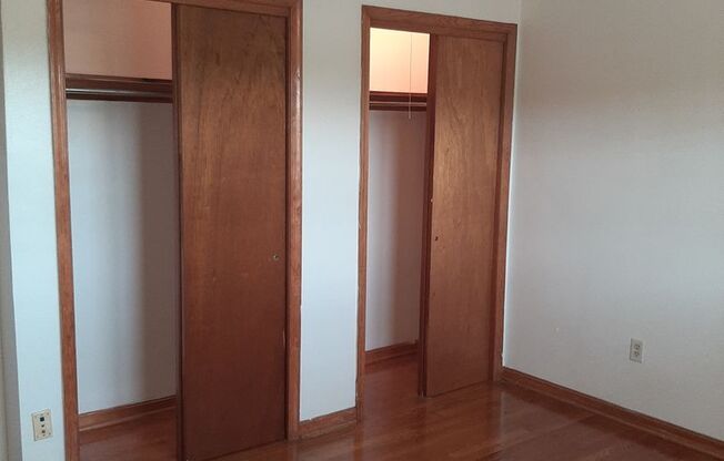 2 beds, 1 bath, 903 sqft, $1,250, Unit B-1