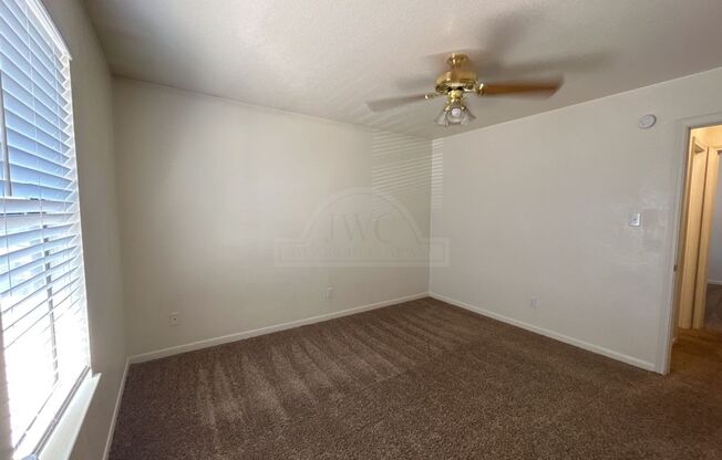 2 beds, 1 bath, $699, Unit 103 Truman Ave W Unit 9