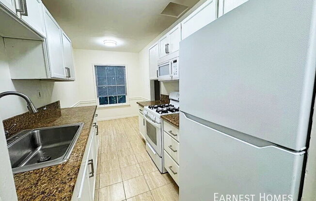 127 N DOHENY DR