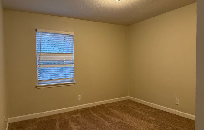 2 beds, 1 bath, 925 sqft, $899, Unit 210