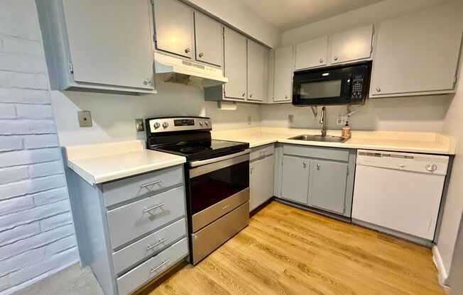 Peaceful Condo Retreat near Glendale in Denver – Pet-Friendly & Well-Located