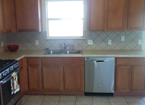 BEAUTIFUL 4 BEDROOMS / 2 BATH HOME IN SETTLERS CROSSING