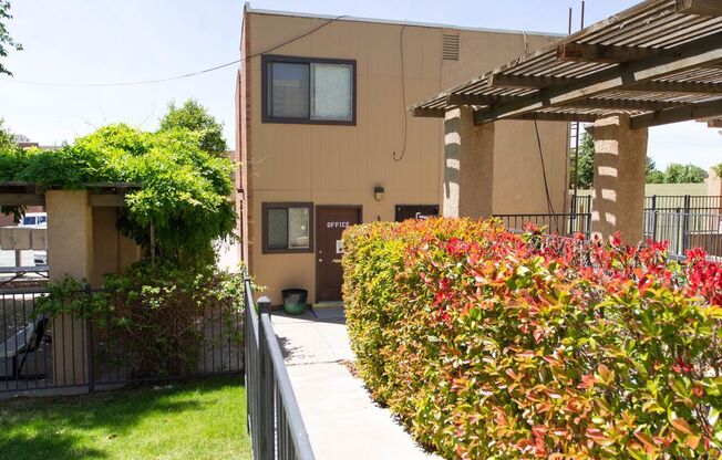 2 beds, 1.5 baths, 800 sqft, $1,055, Unit Unit 22