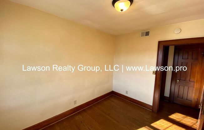 2 beds, 1 bath, 900 sqft, $1,275, Unit BensonFranklin - 04