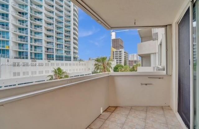 505 NE 30 ST