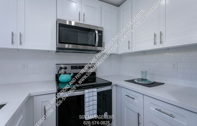 2 beds, 1 bath, $2,595