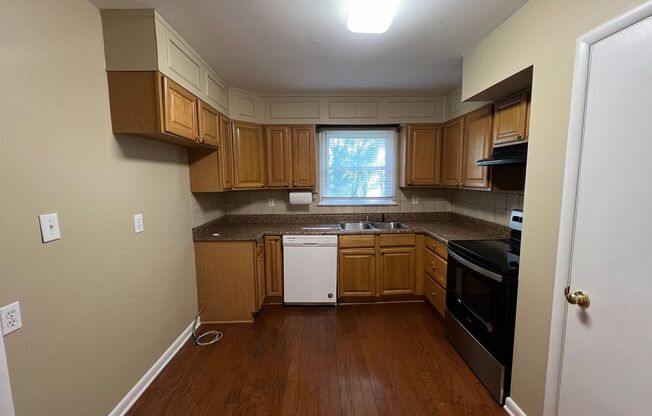 3 beds, 2 baths, $1,400