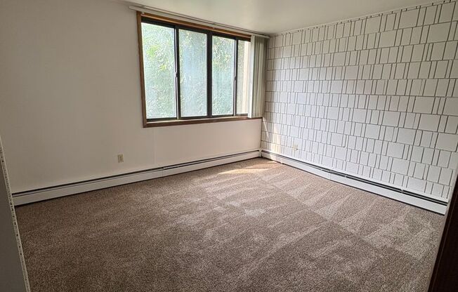 2 beds, 1 bath, 833 sqft, $1,299, Unit 3955 - 4