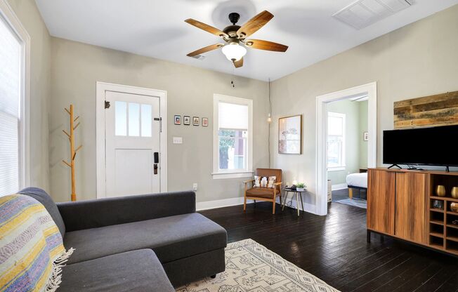 Charming 1 bedroom plus office