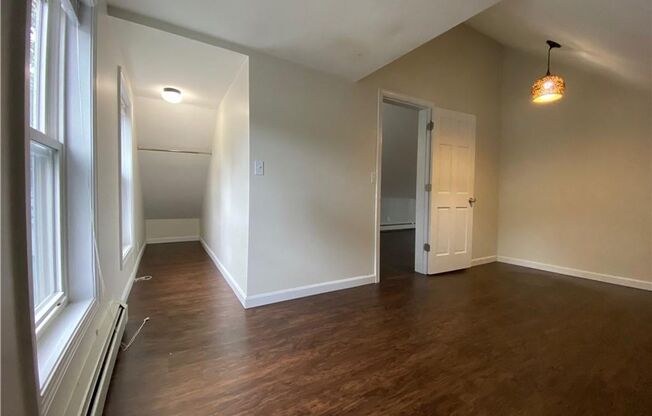 4 beds, 1 bath, 1,700 sqft, $2,895, Unit Unit 2