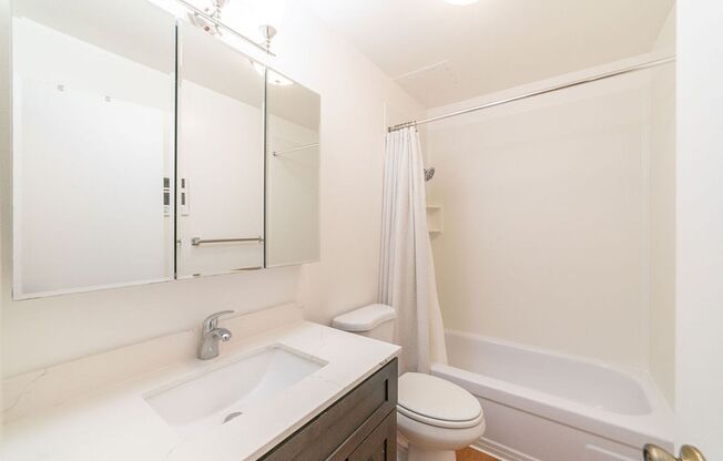 2 beds, 2 baths, $2,970, Unit 202