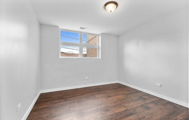2945 W Peterson Ave