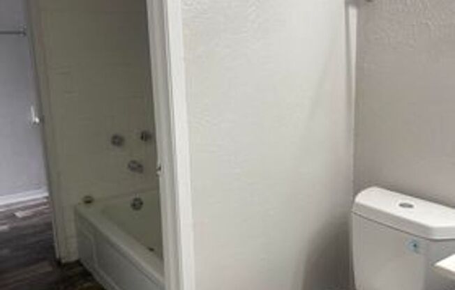 2 beds, 1 bath, 900 sqft, $1,051, Unit 16D