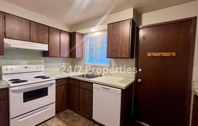 2 beds, 1 bath, $1,795, Unit 5273