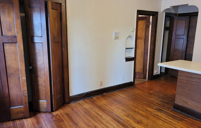 1 bed, 1 bath, $995, Unit 302