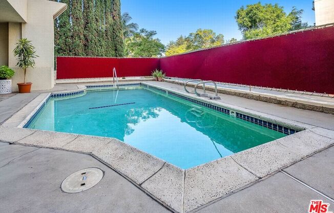 1 bed, 1.5 baths, 929 sqft, $4,100, Unit 909