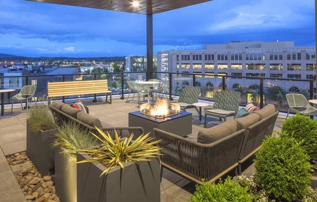 ArcCentral_Beaverton_OR_Amenity_CommunityRoomOutdoor_Twilight