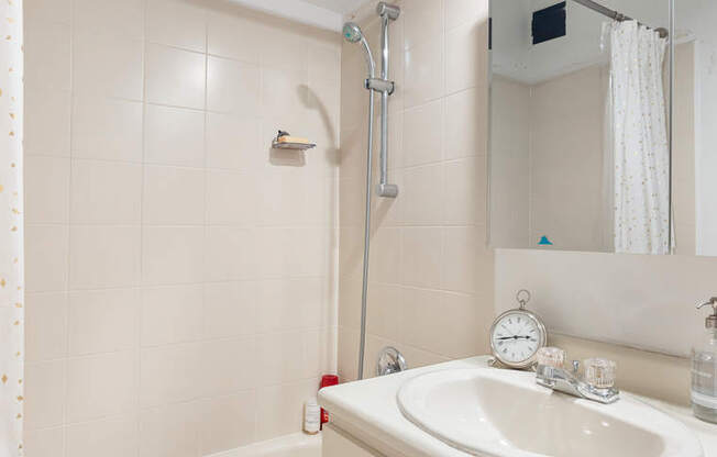 1 bed, 1 bath, $4,200, Unit 3G