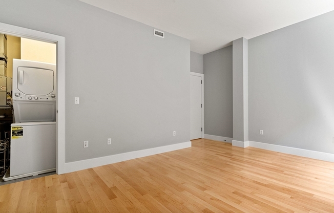 1 bed, 1 bath, 657 sqft, $3,500, Unit L515