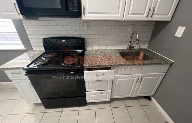 2 beds, 1 bath, $1,200, Unit Apt 3