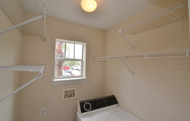 1 bed, 1 bath, $1,295, Unit # 214