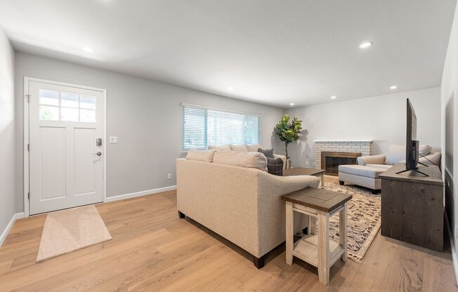 Spacious 3 BD / 2 BA Home with Beautifully Remodeled Interior!