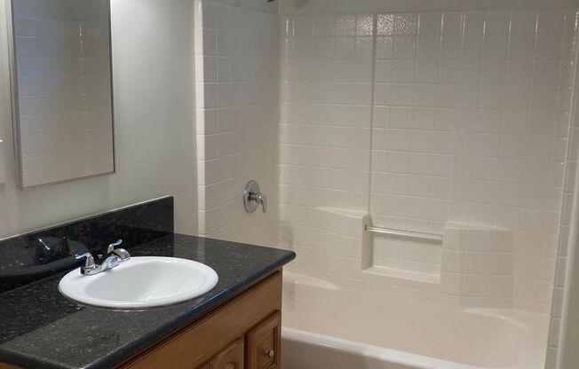 2 beds, 1 bath, 918 sqft, $2,945, Unit 037