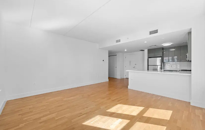 2 beds, 1 bath, $4,101, Unit 605