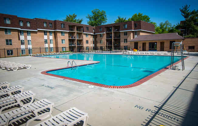 Oakton Park Apartments Pool 01