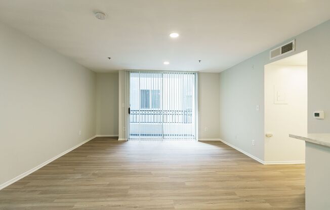 Studio, 1 bath, 700 sqft, $1,467, Unit 308
