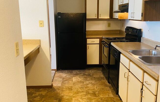 1 bed, 1 bath, 605 sqft, $995, Unit 32