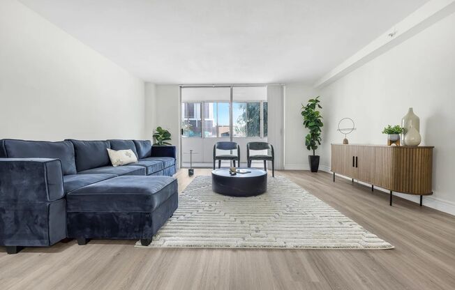 1 bed, 1 bath, 770 sqft, $1,325, Unit 701 (Renovated)