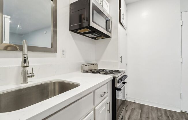 Studio, 1 bath, 395 sqft, $1,548, Unit 17