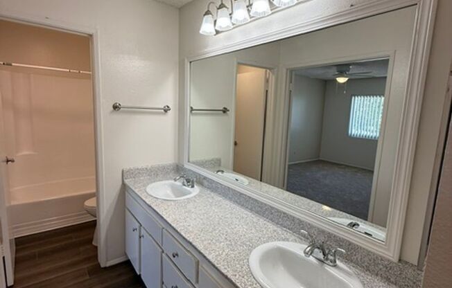 2 beds, 1 bath, 910 sqft, $2,525, Unit Q013