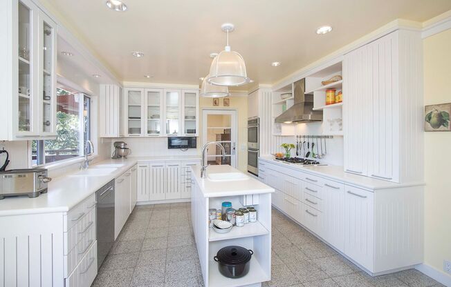 Gated 4bd/3ba Kentfield Home