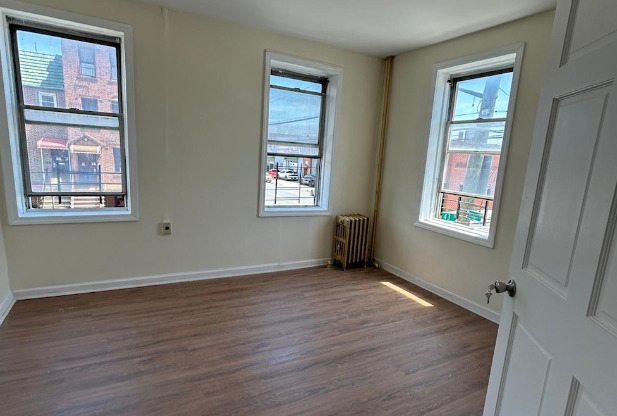 734 E 43 ST