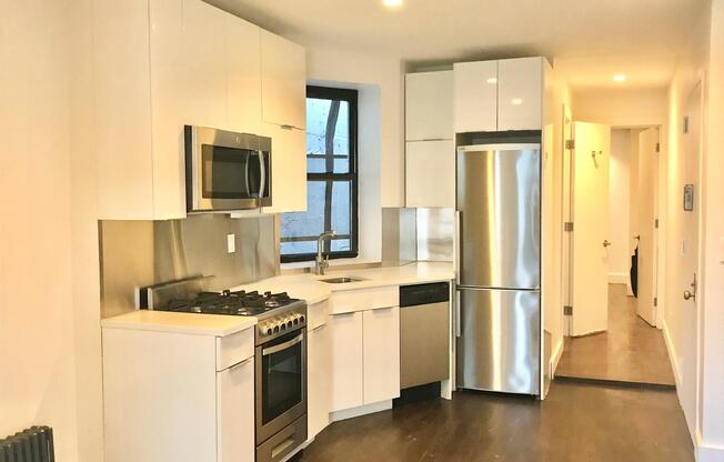 2 beds, 1 bath, $2,928, Unit 5FF