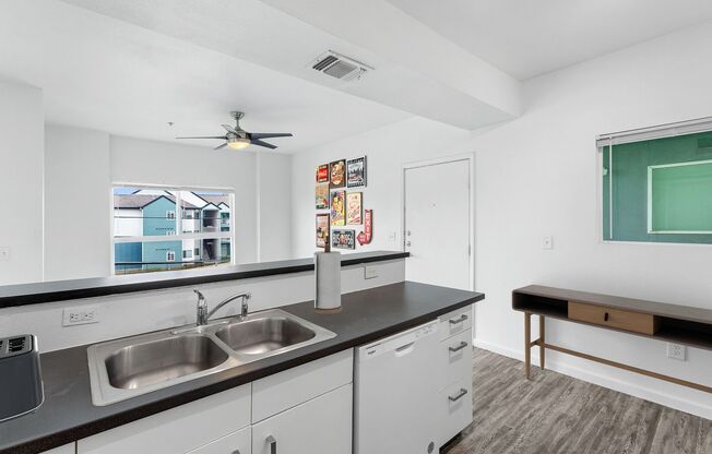 1 bed, 1 bath, 671 sqft, $920, Unit 133