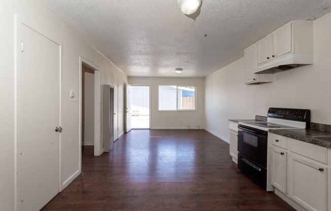 2 beds, 1 bath, $1,400, Unit 1816 HILE #C1