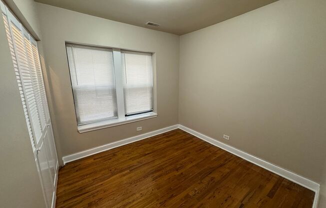 3 beds, 1 bath, $1,300, Unit 4834 #103