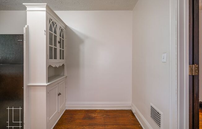 Studio, 1 bath, $775, Unit 440 E. Maynard Ave Apt. D