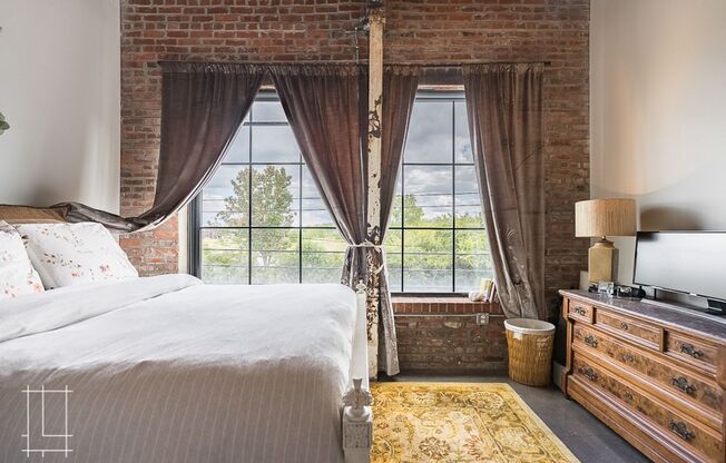 2 beds, 2 baths, $2,350, Unit 727 N. 4th St. Apt. 211