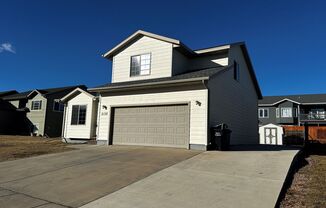 4 beds, 2.5 baths, $2,200