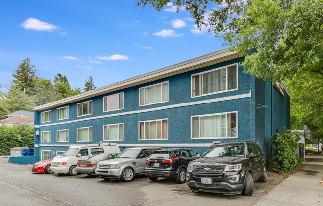 Newly Remodeled 1bed/1bath Apartment in the Mt Baker Neighborhood!
